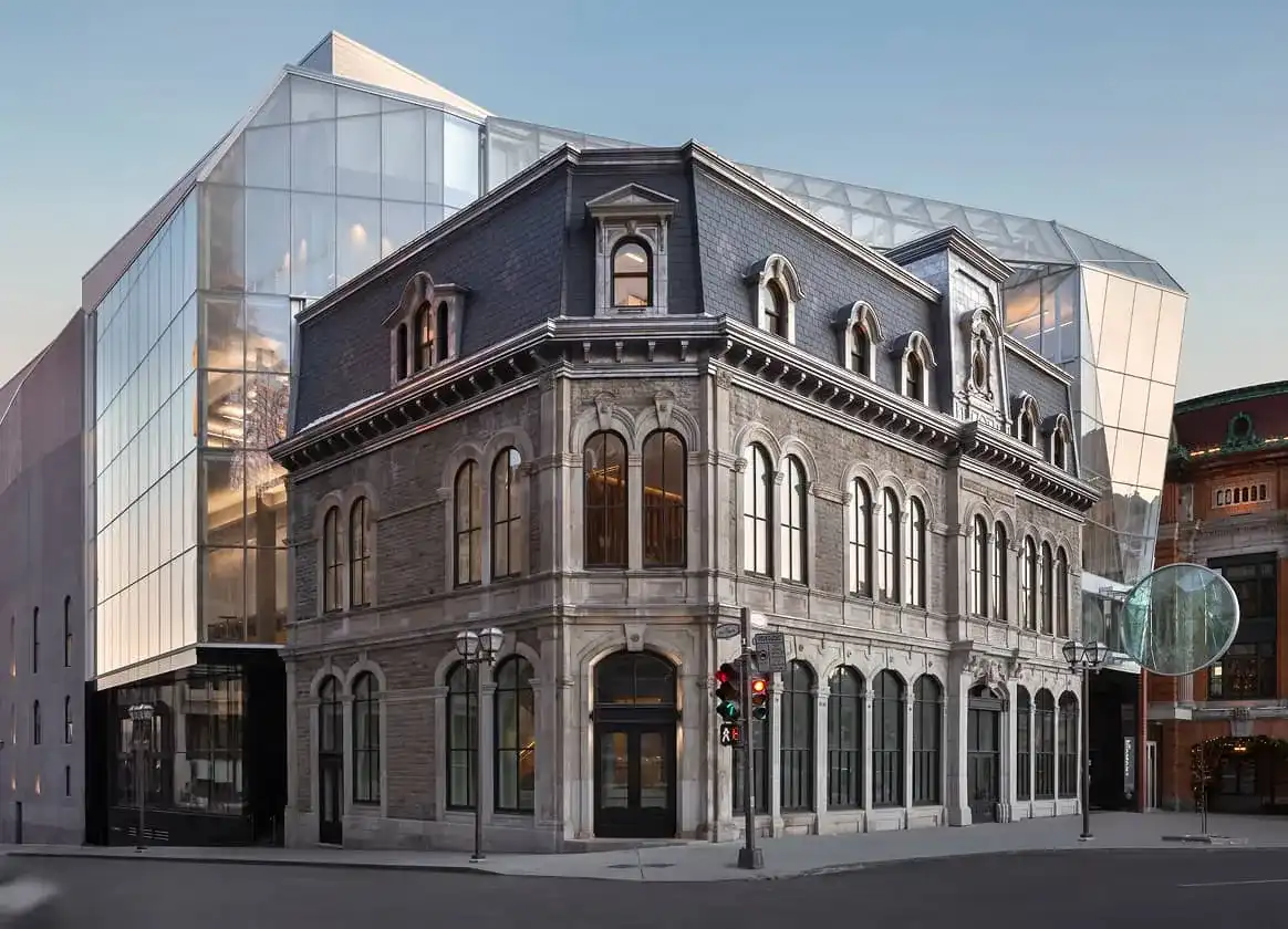 Devanture du Théâtre Le Diamant.