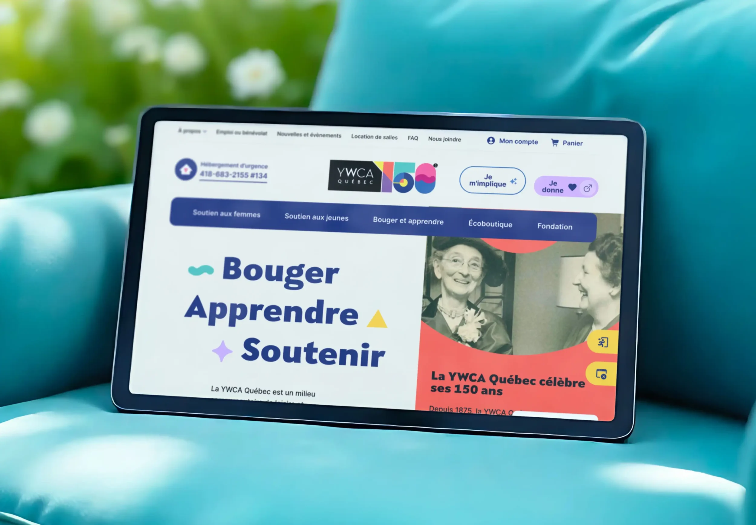 Tablette qui affiche le site de la YWCA Québec